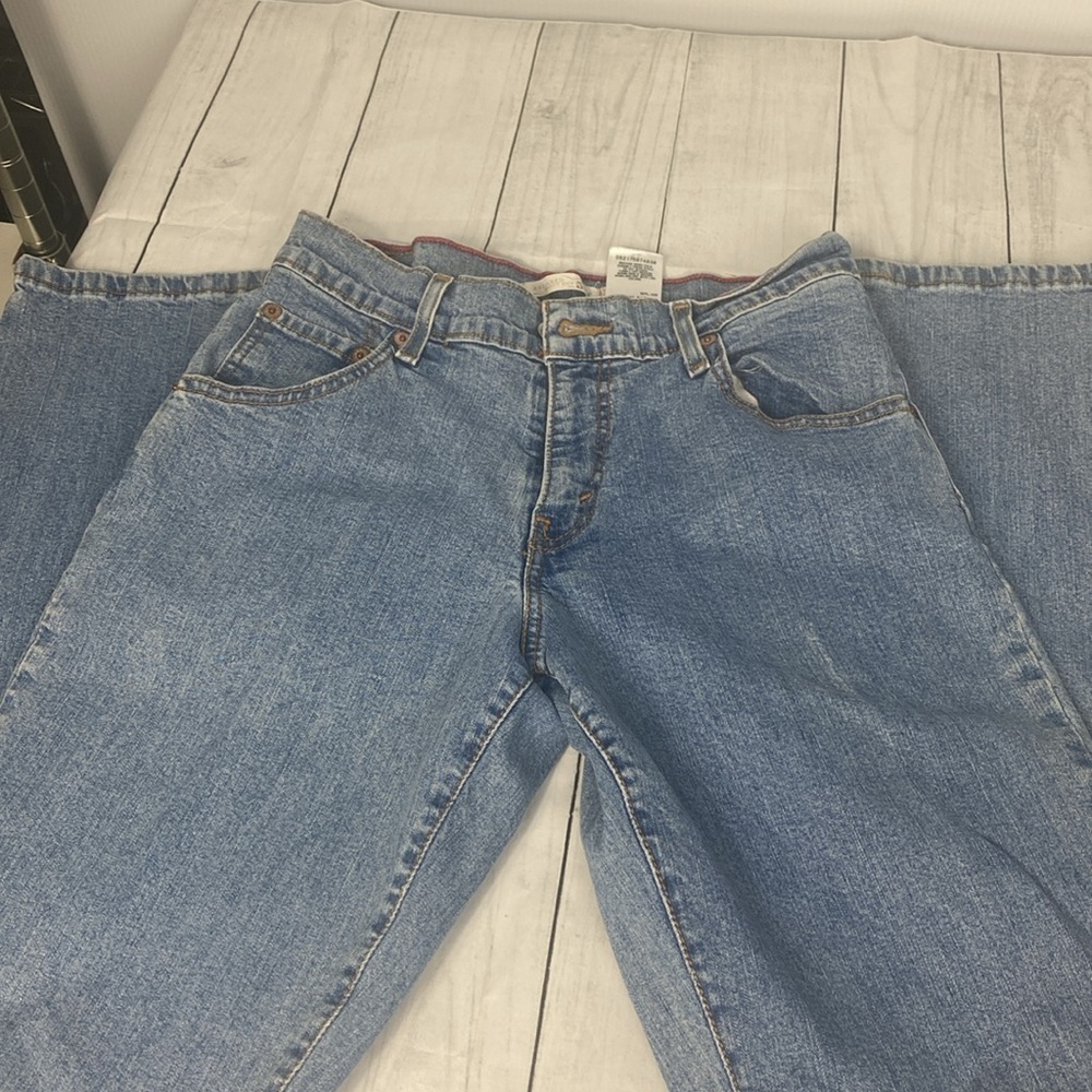 Levi’s Women’s Jeans 550 Relaxed Boot Cut (Size 6L) – Dated Early 2000’s